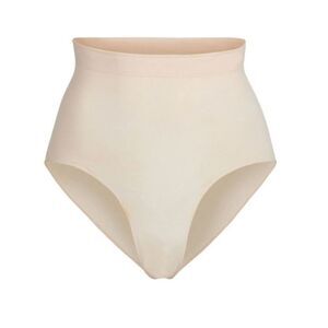 SKIMS SCULPTING MID WAIST BRIEF/ SAND